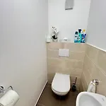 Lux Modern And Cozy With Free Parking דירה