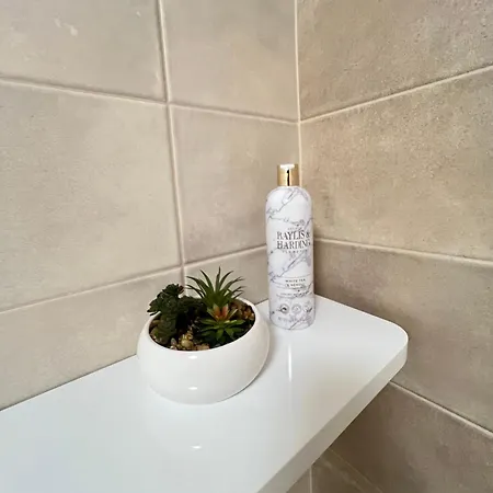 Lux Modern And Cozy With Free Parking Apartmán *