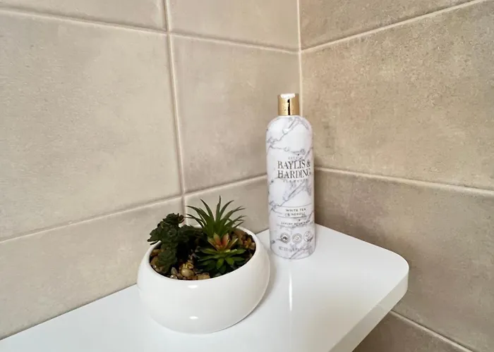 Lux Modern And Cozy With Free Parking شقة *